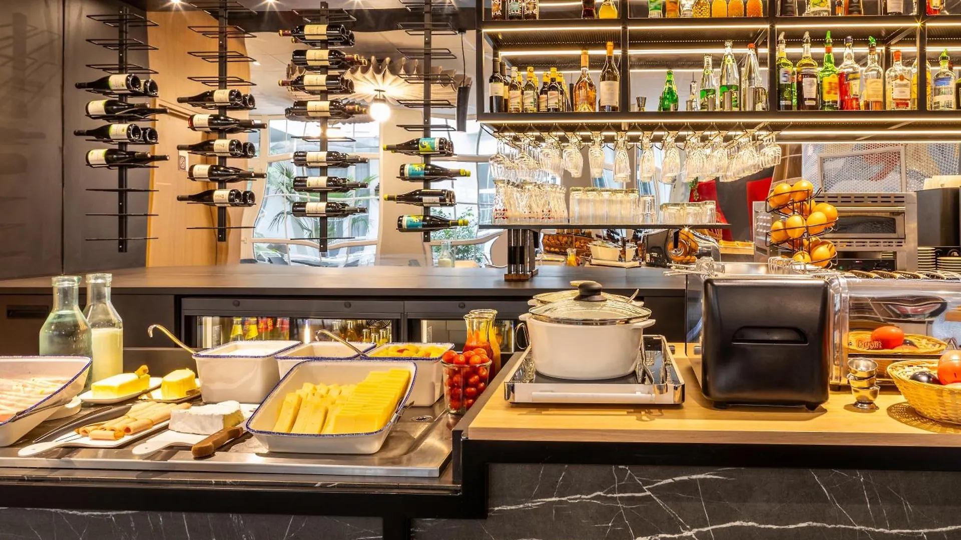 Ibis Paris Ornano Montmartre Nord 18Eme Otel