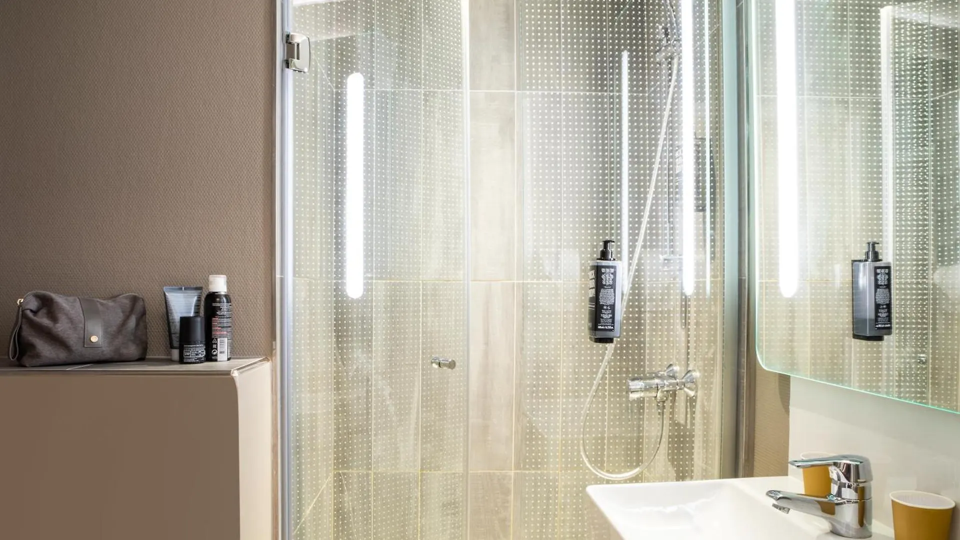 Ibis Paris Ornano Montmartre Nord 18Eme Otel 3*,