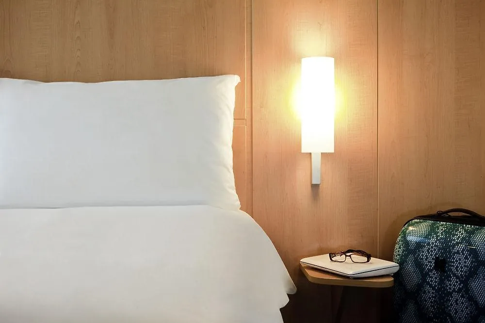 Ibis Paris Ornano Montmartre Nord 18Eme Otel