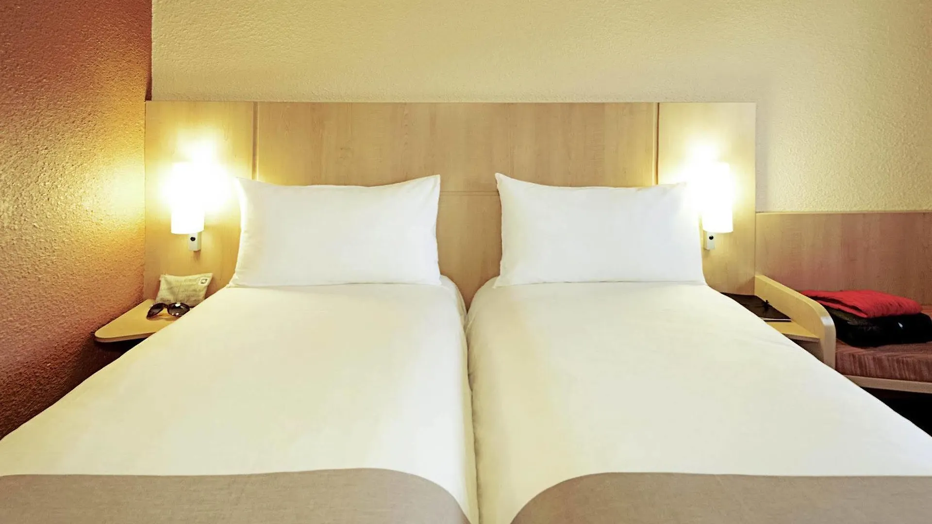Ibis Paris Ornano Montmartre Nord 18Eme Otel 3*,  Fransa