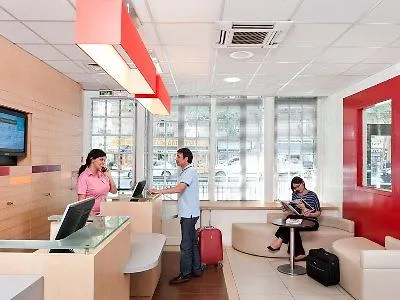 Ibis Paris Ornano Montmartre Nord 18Eme Otel