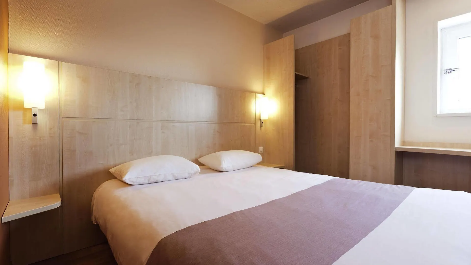 Ibis Paris Ornano Montmartre Nord 18Eme Otel