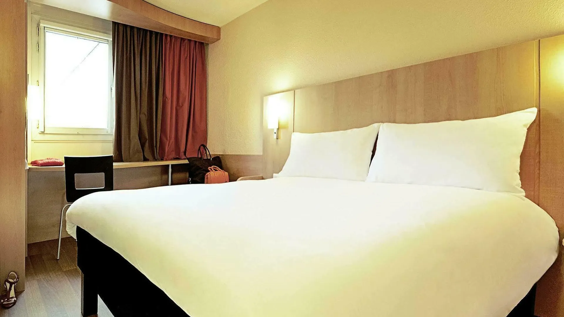 Ibis Paris Ornano Montmartre Nord 18Eme Otel